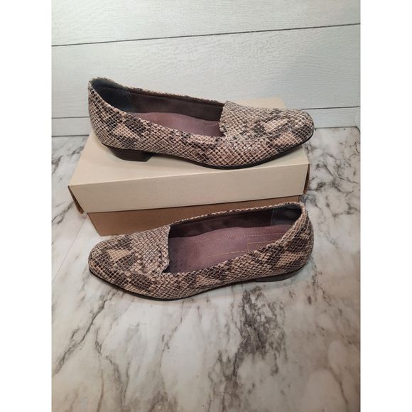 Clarks  Timeless Python Loafers with Active Air Technology Size 9 - Picture 3 of 7